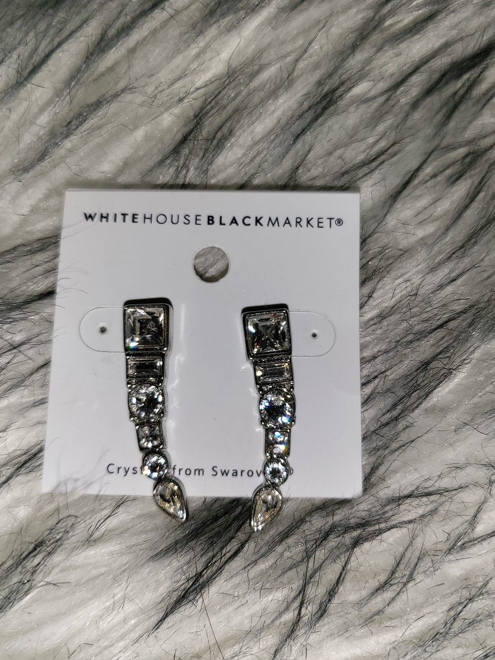 Eye Catching Swarovski Drop SIlver-tone Earrings - Stunning